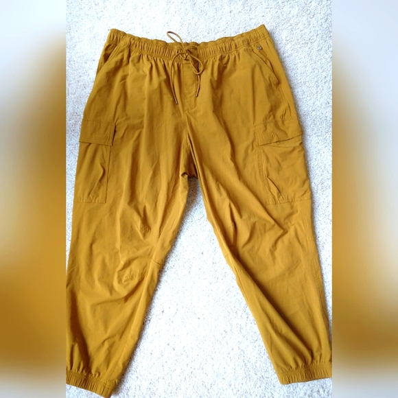 Mustard color cargo joggers from calia brand - Picture 1 of 7